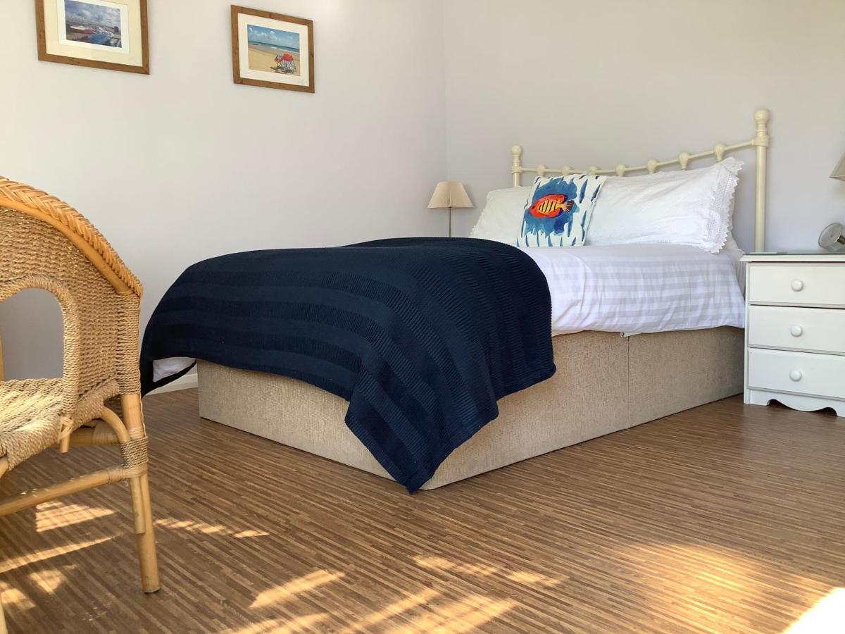 The Coast Yard B & B Chalet Hotel Селси Екстериор снимка