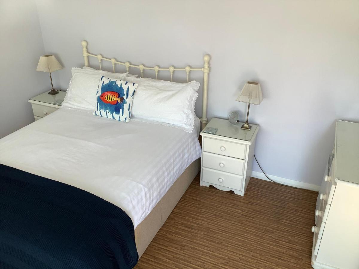 The Coast Yard B & B Chalet Hotel Селси Екстериор снимка