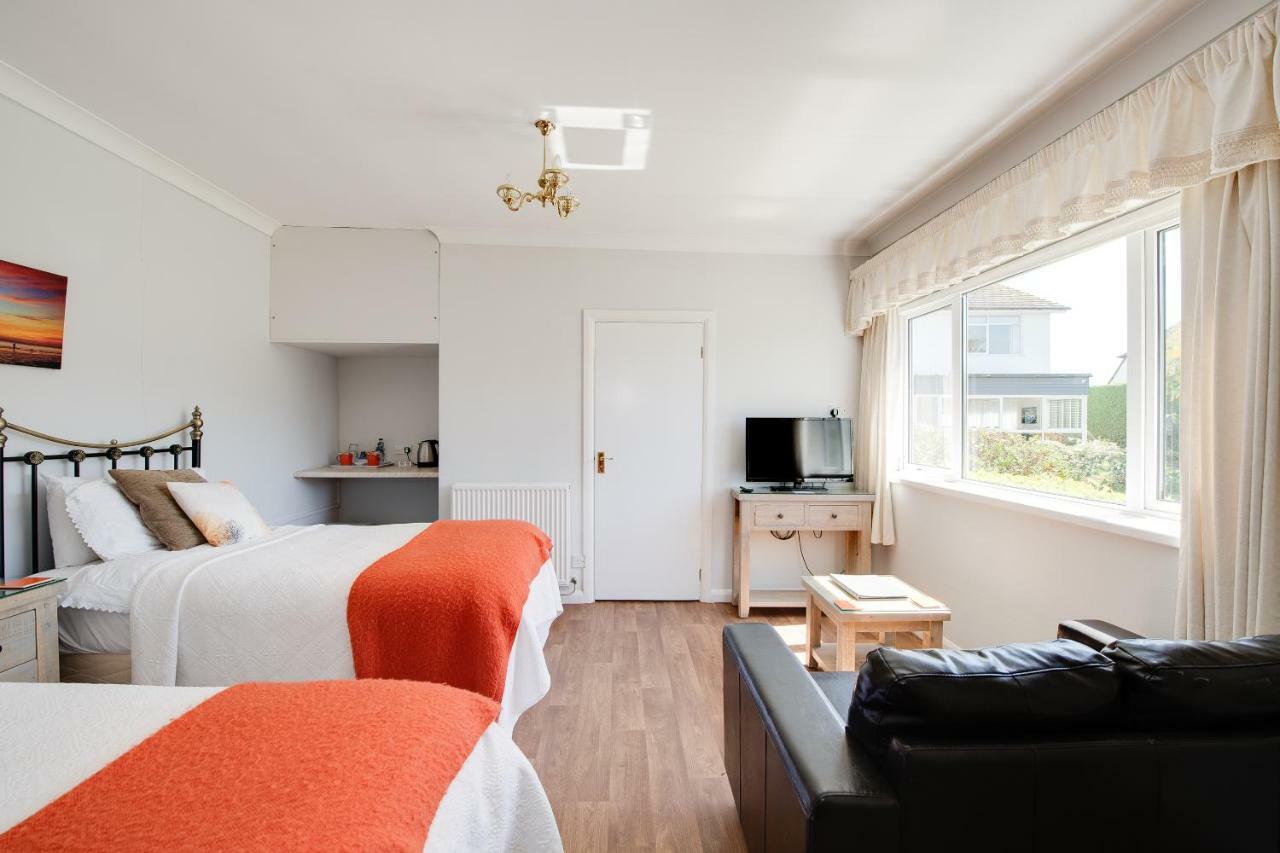 The Coast Yard B & B Chalet Hotel Селси Екстериор снимка